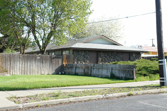 1014 W Frederick Ave in Spokane, WA - Foto de edificio - Building Photo