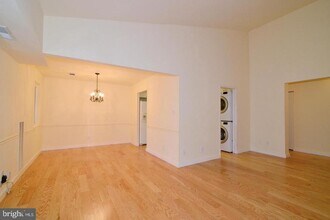 11803 Breton Ct, Unit 32C in Reston, VA - Building Photo - Building Photo