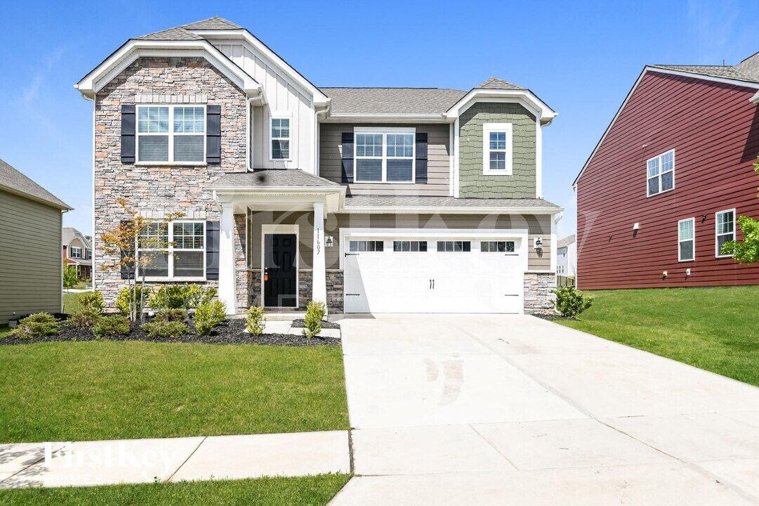 11607 Gilroy Ln in Huntersville, NC - Building Photo