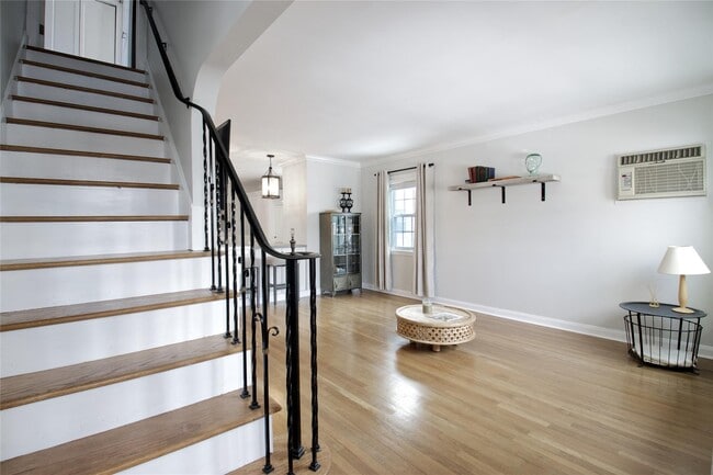 320 Euston Rd S in Garden City, NY - Foto de edificio - Building Photo