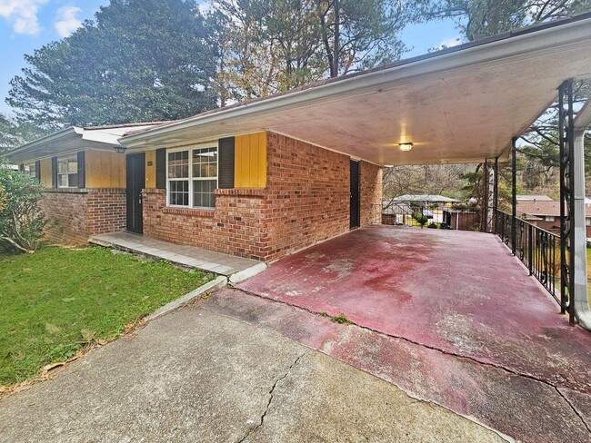 1637 Barrett Dr NW in Atlanta, GA - Building Photo - Building Photo