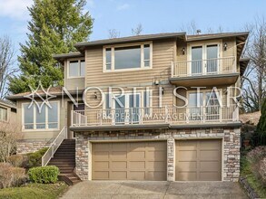 10139 NW Skyline Heights Dr in Portland, OR - Building Photo - Building Photo