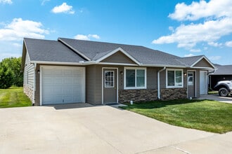 Glenwood Villas in Winterset, IA - Building Photo - Building Photo