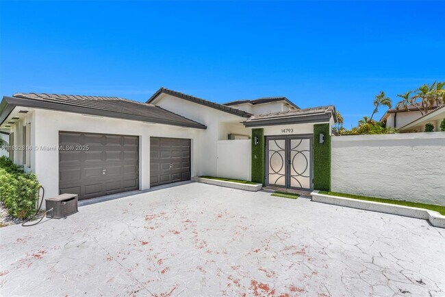 14793 NW 87th Pl in Miami Lakes, FL - Building Photo - Building Photo
