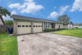 2801 Westbury Ln in Texas City, TX - Building Photo - Building Photo