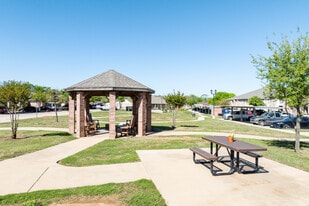 Oak Timbers Fort Worth South Apartments in Fort Worth, TX - Building Photo