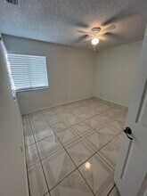 102 Sunshine Blvd in Royal Palm Beach, FL - Foto de edificio - Building Photo