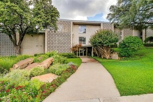2301 Ridgmar Plaza in Fort Worth, TX - Building Photo