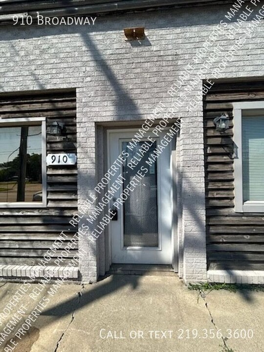 910 Broadway Ave in Chesterton, IN - Foto de edificio