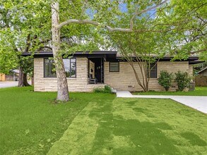 5807 Shoalwood Ave in Austin, TX - Building Photo - Building Photo