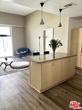 630 W 6th St in Los Angeles, CA - Building Photo - Building Photo