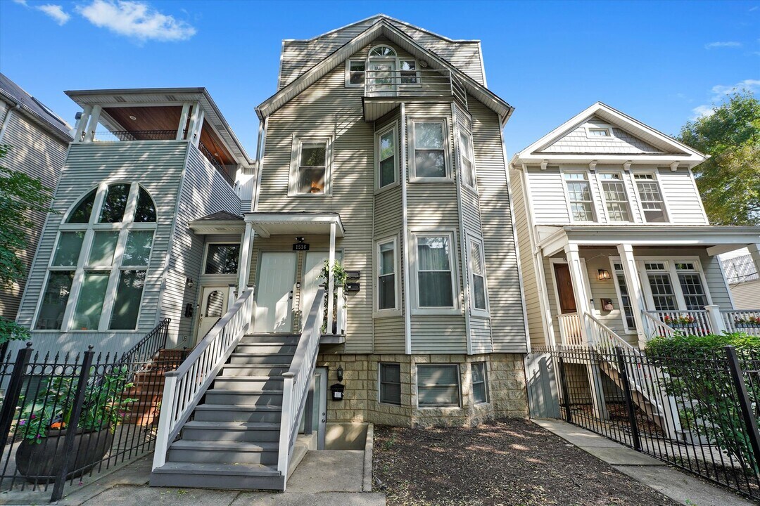 1516 W Nelson St in Chicago, IL - Building Photo