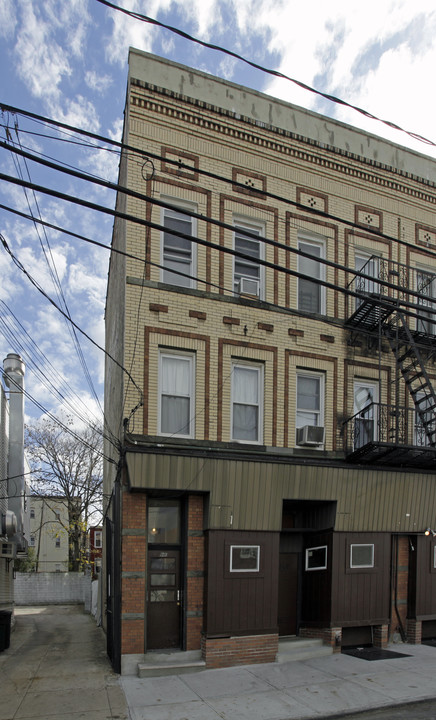 940 W Side Ave in Jersey City, NJ - Building Photo