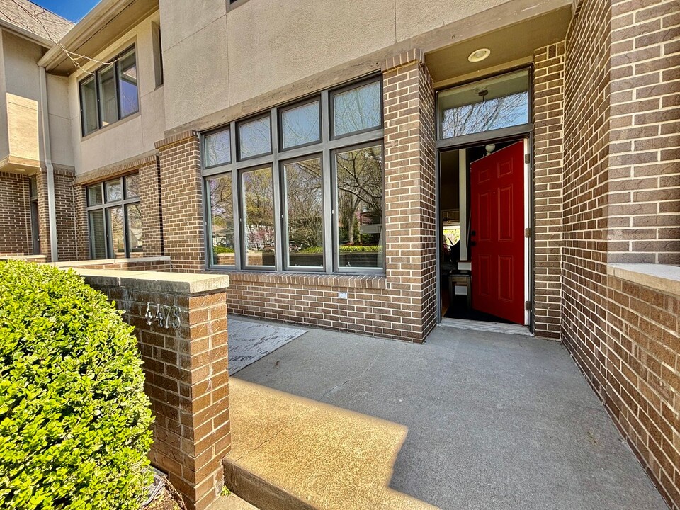 4475 Rainbow Blvd in Kansas City, KS - Foto de edificio