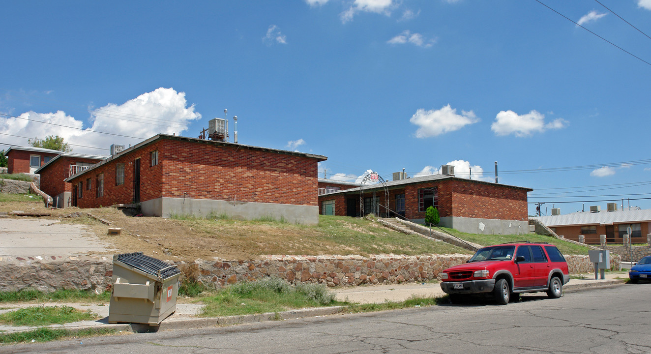 1300 N Ochoa St in El Paso, TX - Building Photo