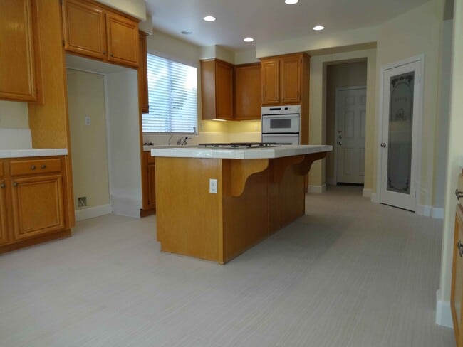 936 McCall Cir in Corona, CA - Building Photo - Building Photo