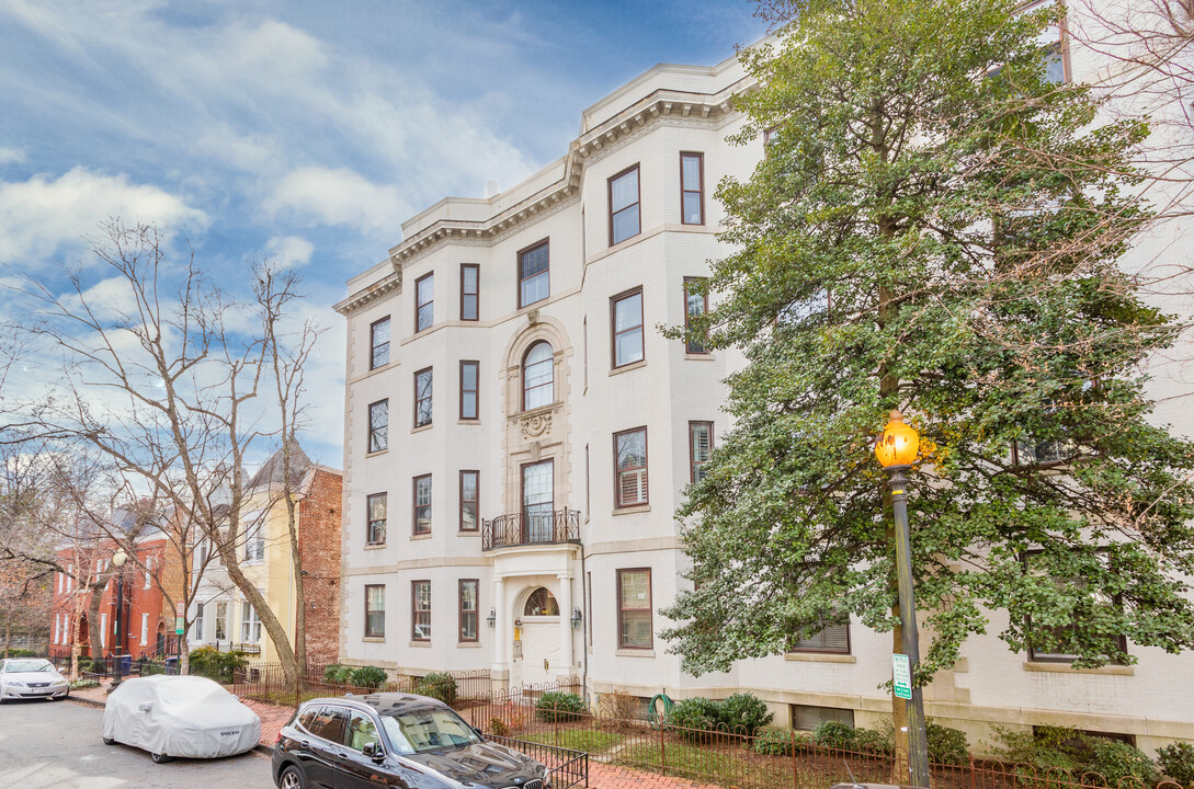 3014 Dent Plz NW in Washington, DC - Foto de edificio