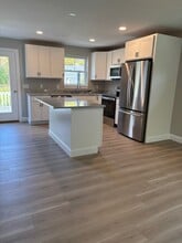 110 Sycamore Ln in Kennebunk, ME - Foto de edificio - Building Photo