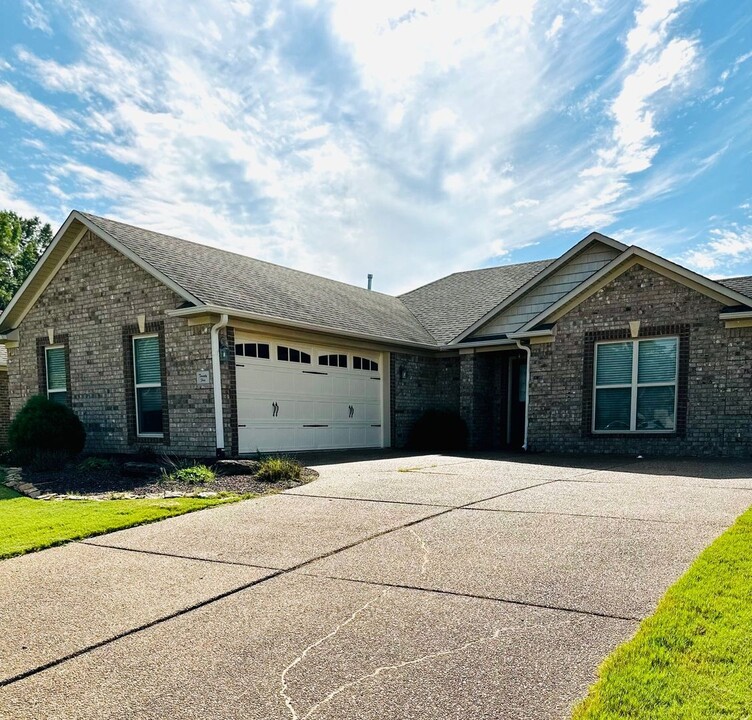 25 Arbuckle Ln in Jackson, TN - Foto de edificio