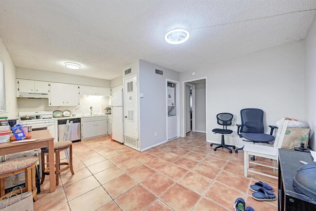 property at 803 W 28th St