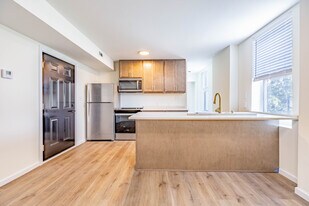 2900 Colerain Ave in Cincinnati, OH - Building Photo