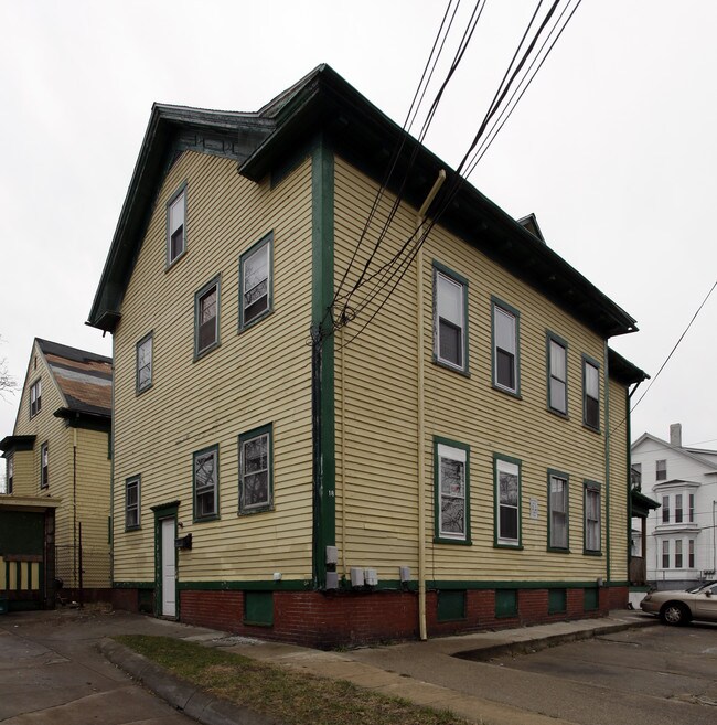 31 Hawthorne St in Providence, RI - Building Photo - Building Photo