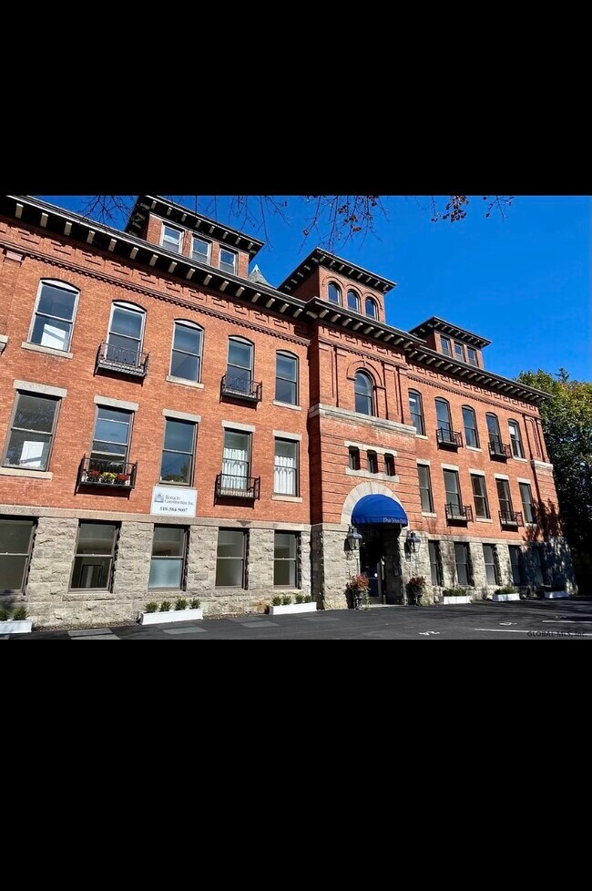 77 Van Dam St, Unit 408 in Saratoga Springs, NY - Building Photo - Building Photo