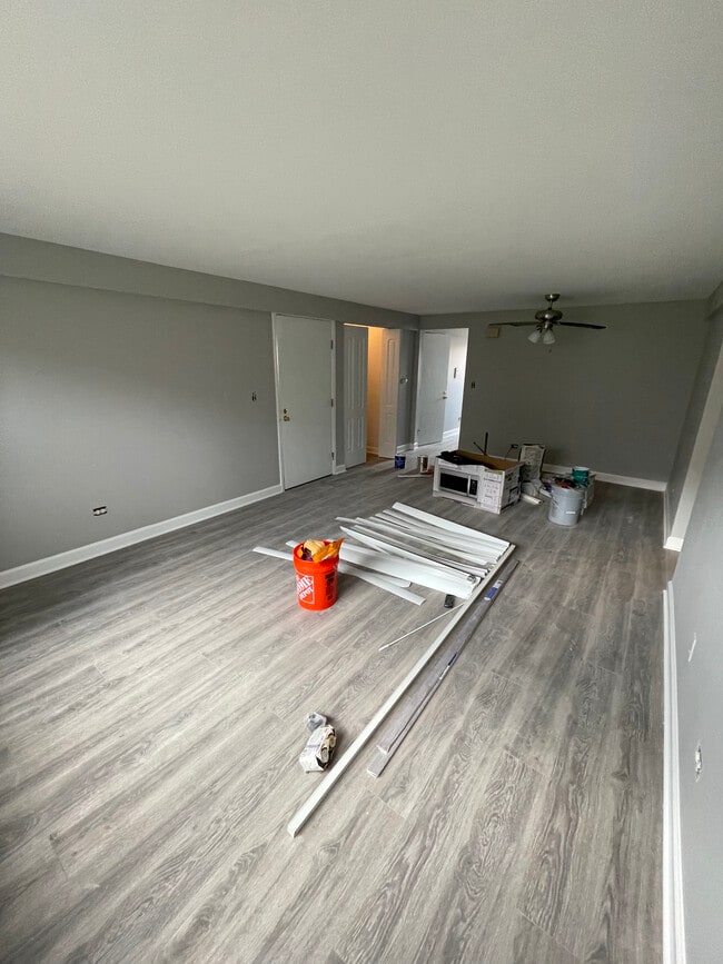 636 W Pickwick Ct, Unit GW in Mount Prospect, IL - Building Photo - Building Photo