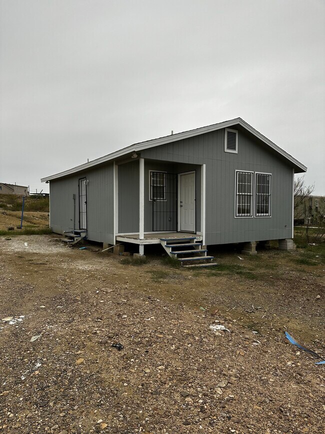 160 Pleasant Dr in Eagle Pass, TX - Building Photo - Building Photo