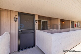 2825 N Los Felices Rd in Palm Springs, CA - Building Photo - Building Photo