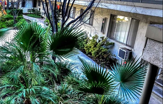 San Gabriel Apartments in Azusa, CA - Foto de edificio - Building Photo