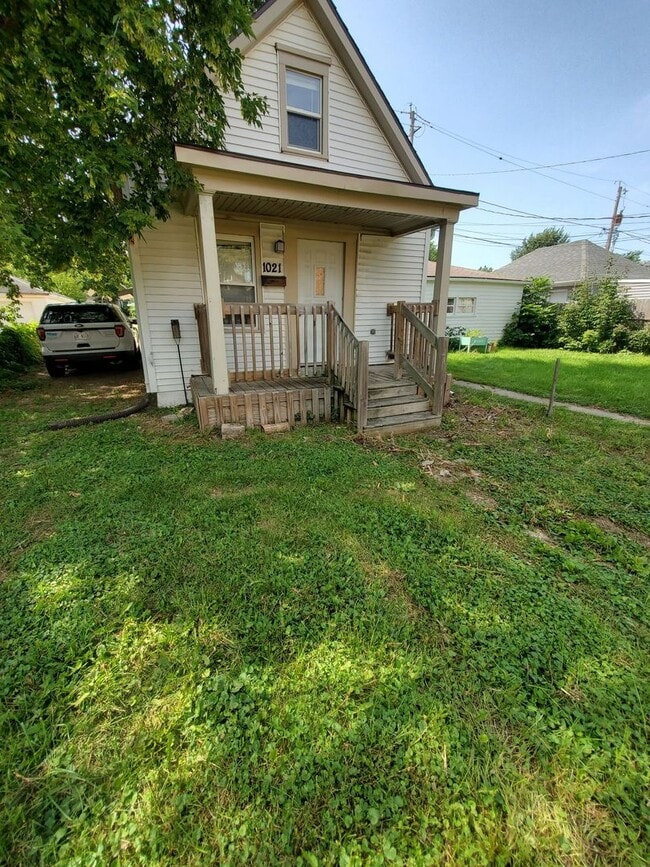 property at 1021 S 61st St
