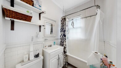 14 Glenville Ave, Unit B7 in Boston, MA - Building Photo - Building Photo