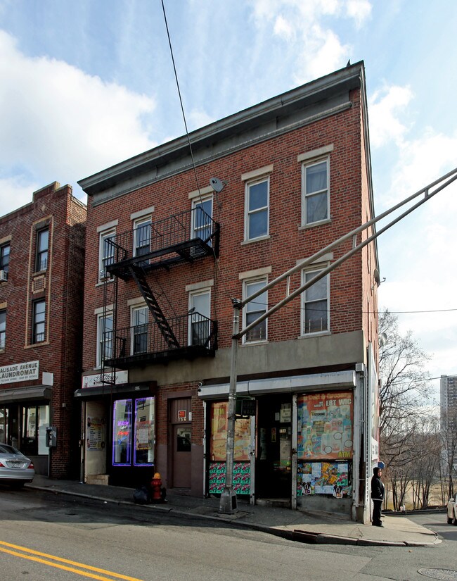 156 Palisade Ave
