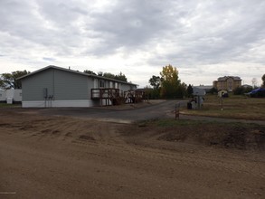 405 1st Ave & Vine St in Arnegard, ND - Building Photo - Building Photo