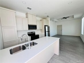 14 N 33rd St in McAllen, TX - Building Photo - Building Photo