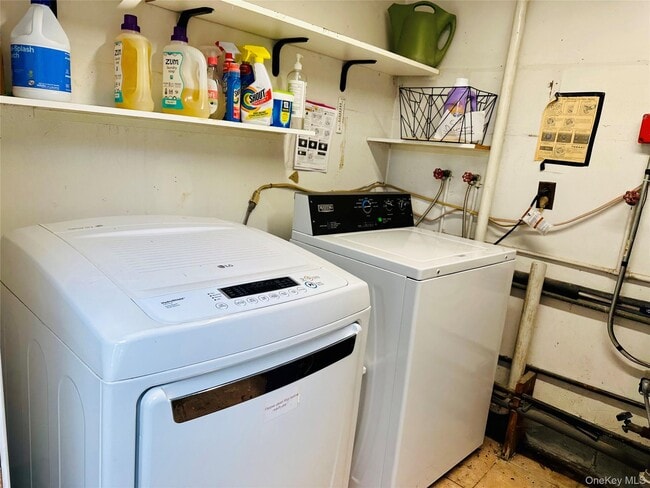 property at 231 Manorhaven Blvd