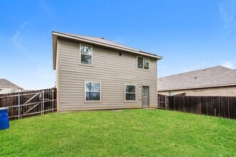 3202 Robin Rd in Ennis, TX - Building Photo - Building Photo