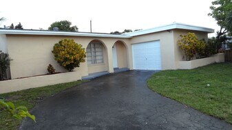 9100 NW 26th Pl in Sunrise, FL - Building Photo