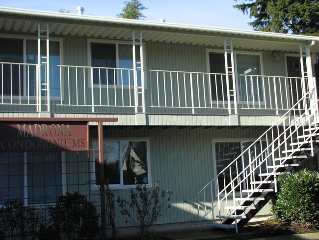 The Madrona Apartments in Portland, OR - Building Photo - Building Photo