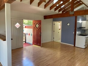 5257 Sylmar Ave in Sherman Oaks, CA - Building Photo - Building Photo