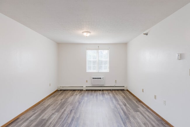 Meridian Point in Uniontown, PA - Building Photo - Interior Photo