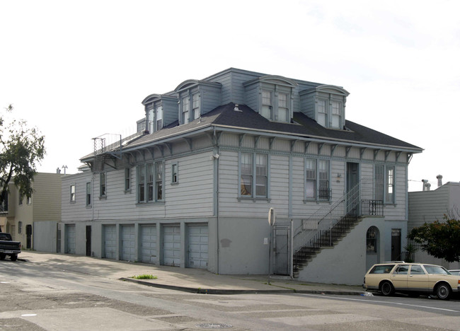 1501 Kirkwood Ave in San Francisco, CA - Foto de edificio - Building Photo