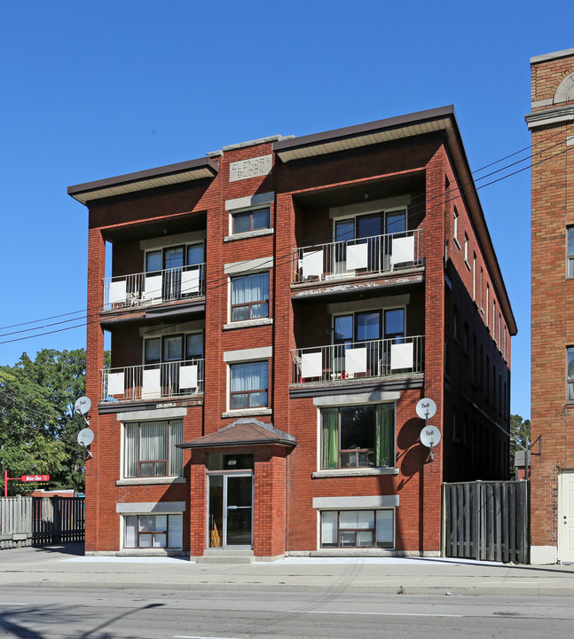 1081 Main St E in Hamilton, ON - Building Photo