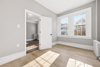 40 Bayview Ave in Jersey City, NJ - Foto de edificio - Building Photo