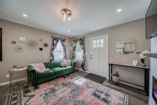 1402 Iowa St in Rolla, MO - Building Photo