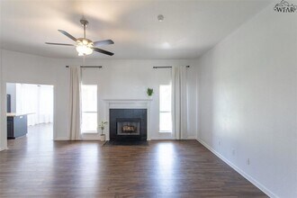 6051 Laci Ln in Wichita Falls, TX - Foto de edificio - Building Photo