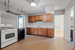 1075 13th Ave SE in Minneapolis, MN - Building Photo