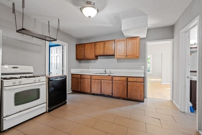 property at 1075 13th Ave SE