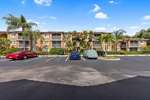 1830 Florida Club Cir in Naples, FL - Building Photo
